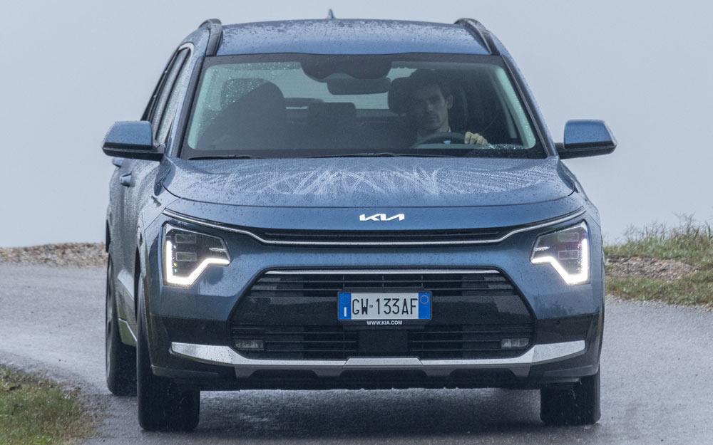 Frontale Anteriore di KIA Niro Mineral Blue Frontale Anteriore di KIA Niro Mineral Blue